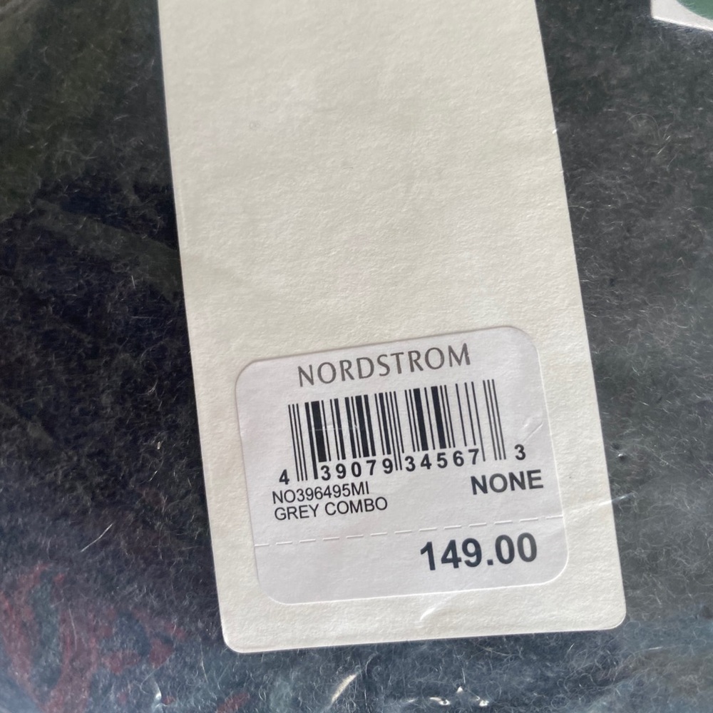 NWT Halogen Cashmere Chevron Scarf - Picture 6 of 6